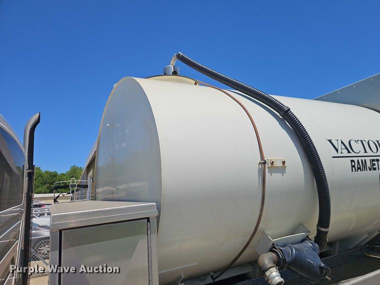 image for item EO7349 2016 International WorkStar 7400 sewer jetter truck