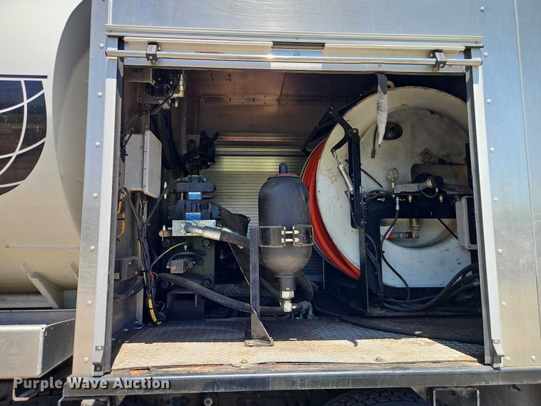 image for item EO7349 2016 International WorkStar 7400 sewer jetter truck