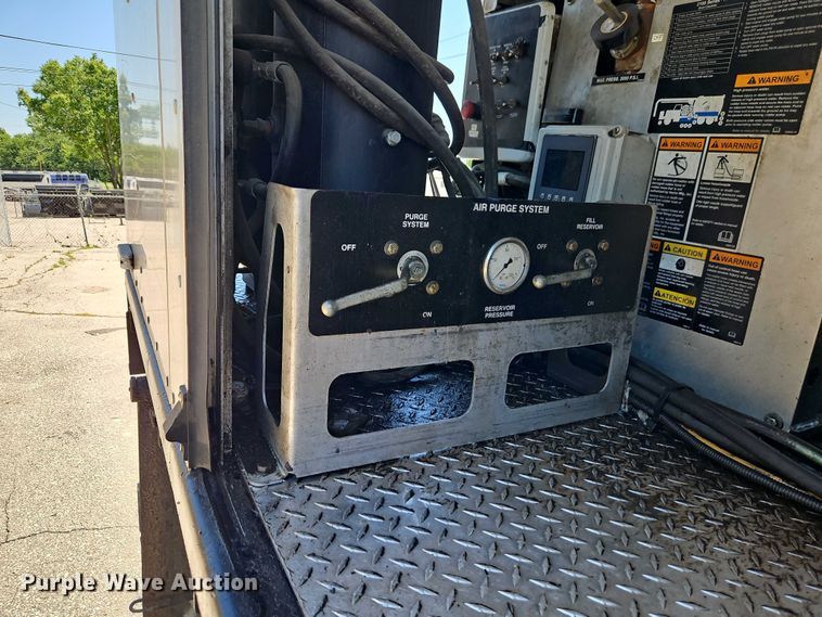 image for item EO7349 2016 International WorkStar 7400 sewer jetter truck