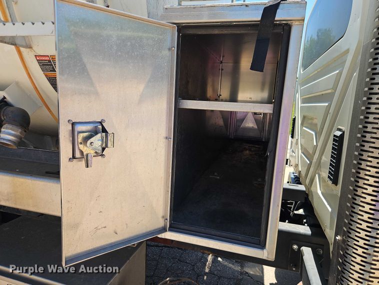 image for item EO7349 2016 International WorkStar 7400 sewer jetter truck
