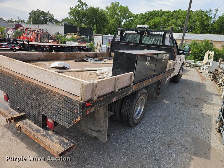 image for item EO7353 2018 Ford F350 Super Duty flatbed pickup truck