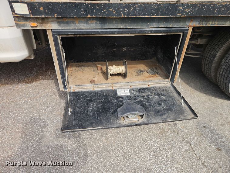 image for item EO7353 2018 Ford F350 Super Duty flatbed pickup truck