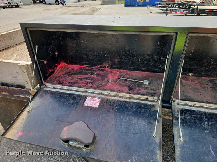 image for item EO7353 2018 Ford F350 Super Duty flatbed pickup truck