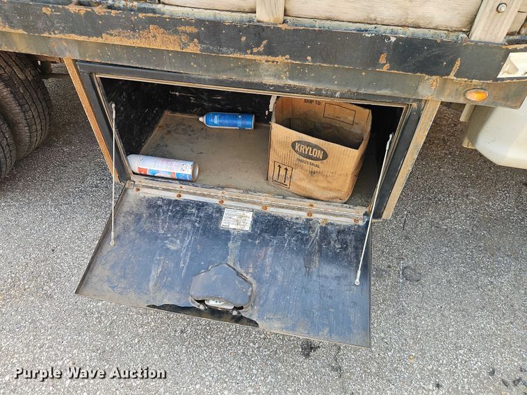 image for item EO7353 2018 Ford F350 Super Duty flatbed pickup truck