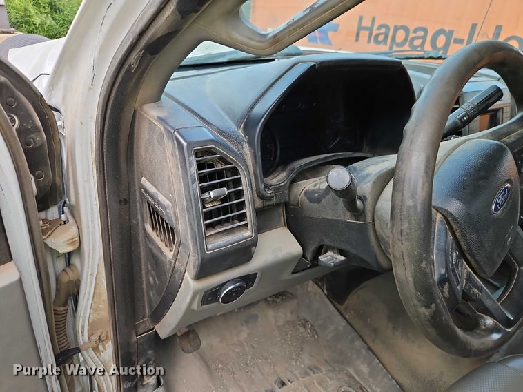 image for item EO7353 2018 Ford F350 Super Duty flatbed pickup truck