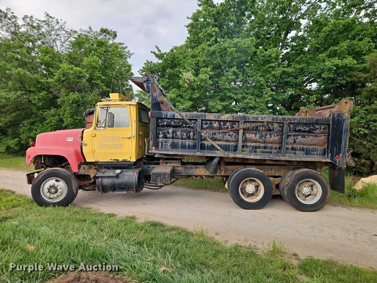 image for item EO7354 1978 Ford 9000 dump truck