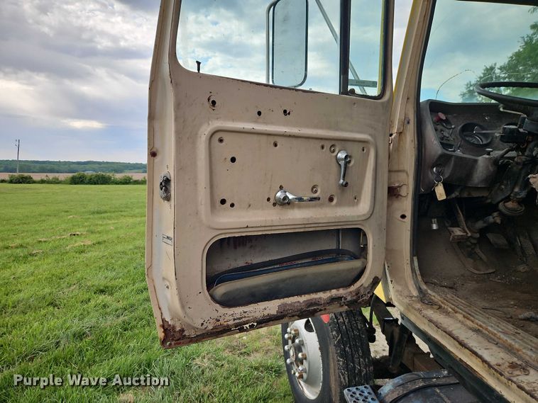 image for item EO7354 1978 Ford 9000 dump truck