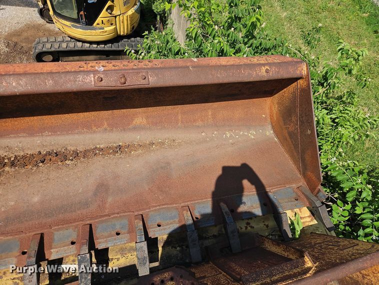 image for item EO7356 Skid steer attachments