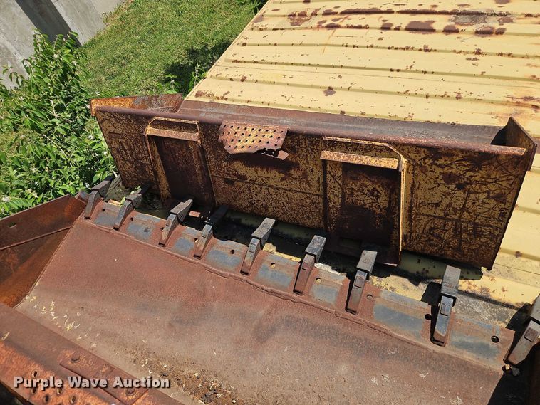 image for item EO7356 Skid steer attachments