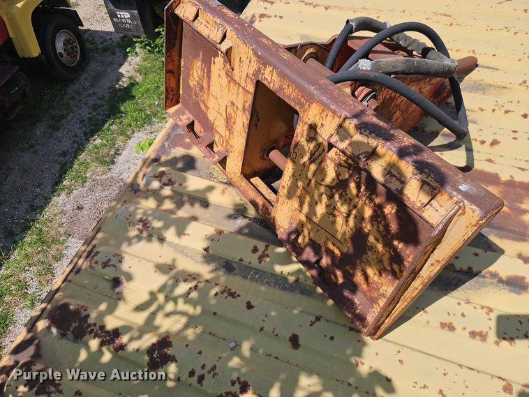 image for item EO7356 Skid steer attachments