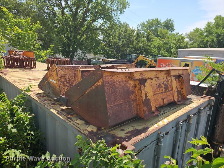 image for item EO7356 Skid steer attachments