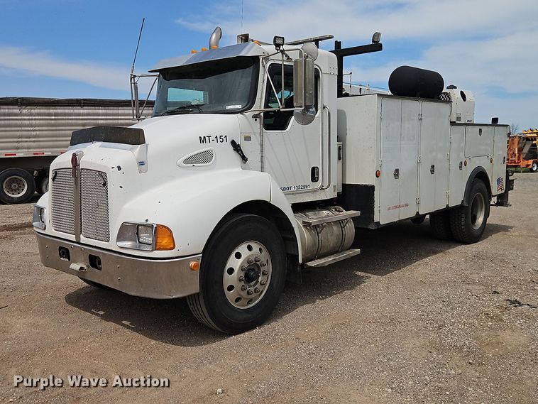 image for item EO7362 2007 Kenworth T300 utility / service truck