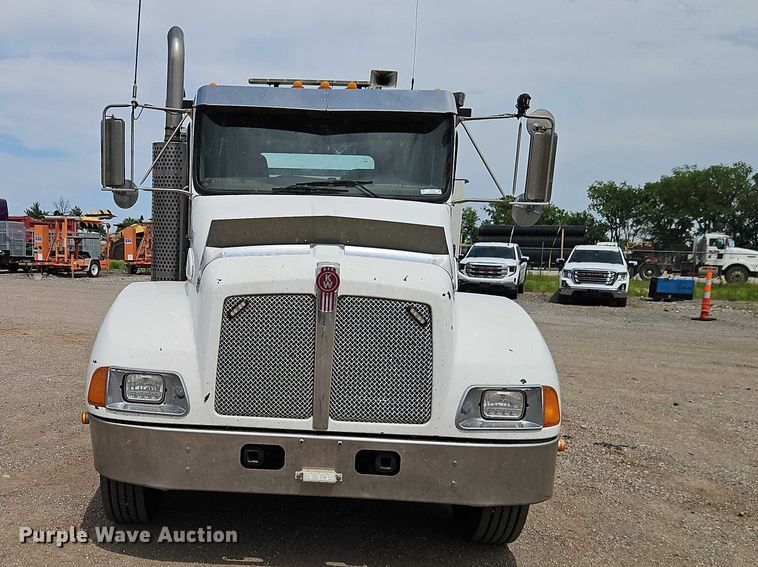 image for item EO7362 2007 Kenworth T300 utility / service truck