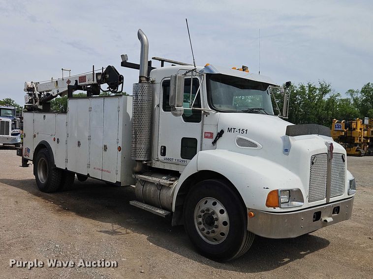image for item EO7362 2007 Kenworth T300 utility / service truck