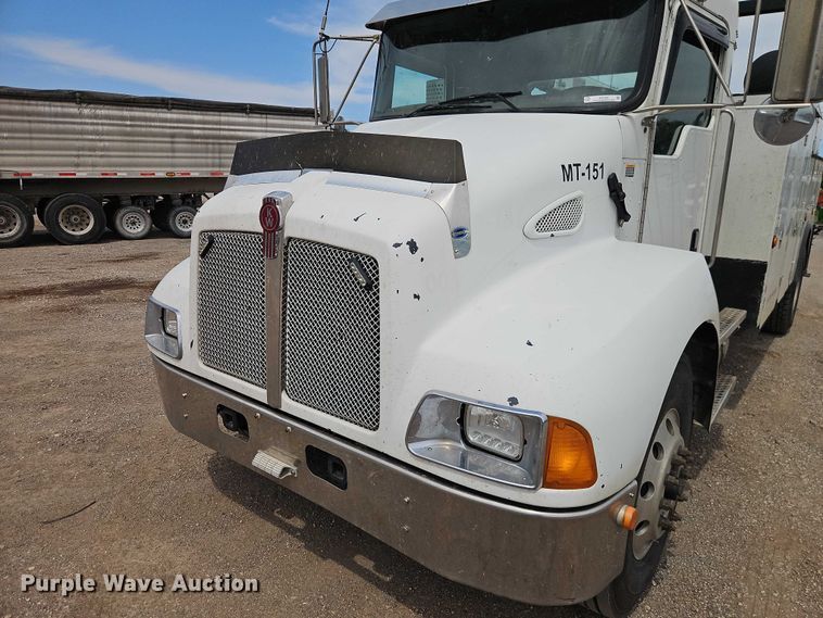 image for item EO7362 2007 Kenworth T300 utility / service truck