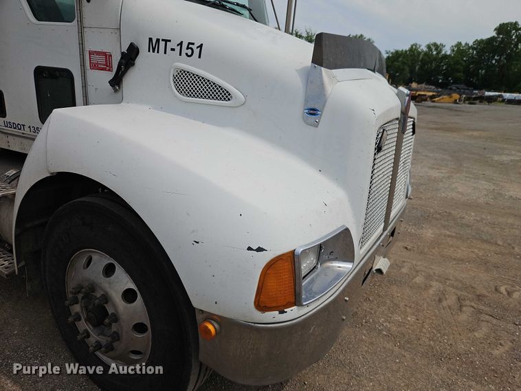 image for item EO7362 2007 Kenworth T300 utility / service truck