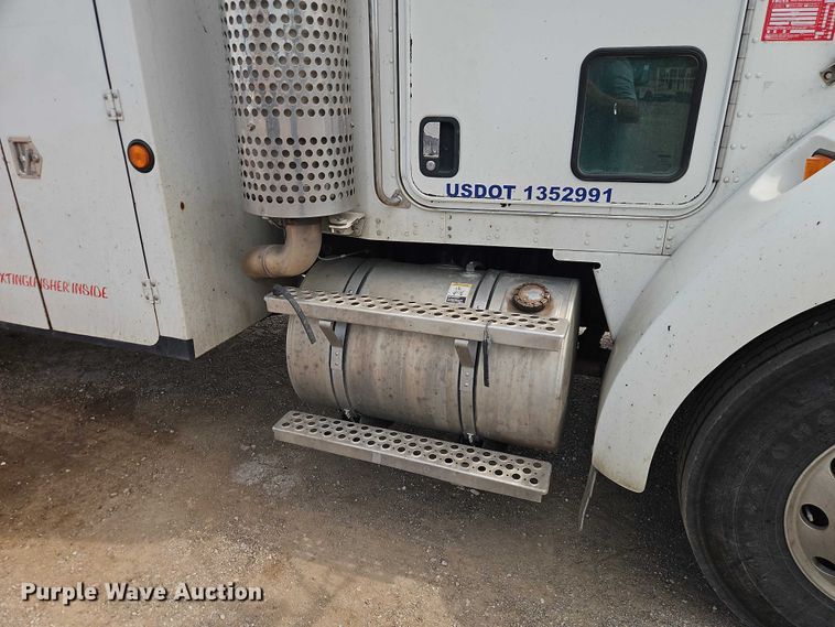 image for item EO7362 2007 Kenworth T300 utility / service truck