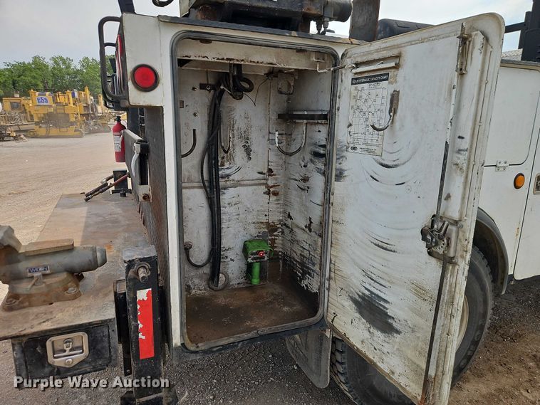 image for item EO7362 2007 Kenworth T300 utility / service truck