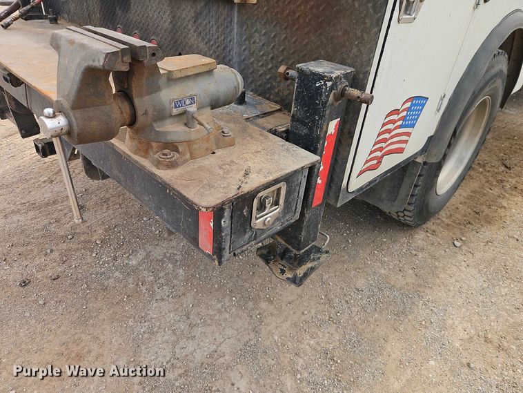 image for item EO7362 2007 Kenworth T300 utility / service truck
