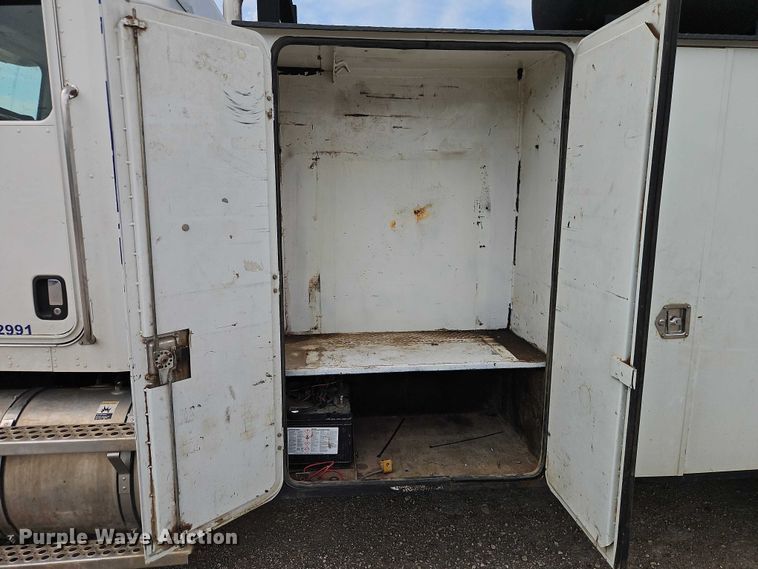 image for item EO7362 2007 Kenworth T300 utility / service truck