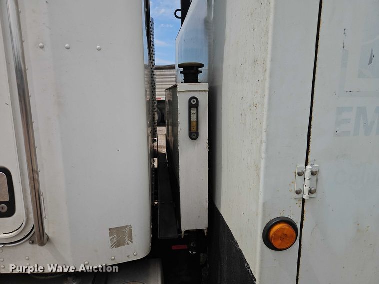 image for item EO7362 2007 Kenworth T300 utility / service truck