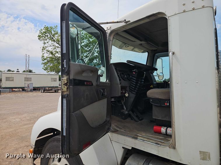image for item EO7362 2007 Kenworth T300 utility / service truck