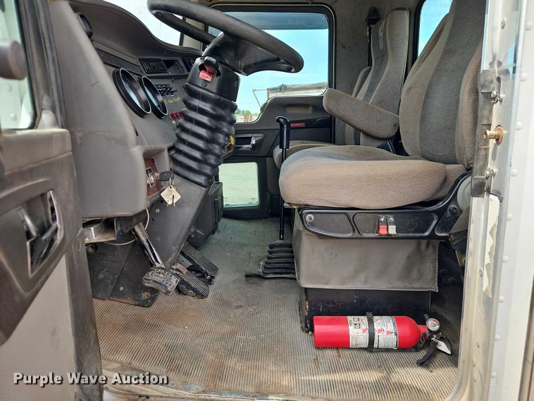 image for item EO7362 2007 Kenworth T300 utility / service truck