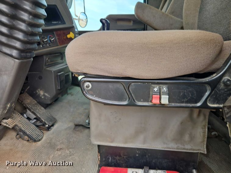 image for item EO7362 2007 Kenworth T300 utility / service truck