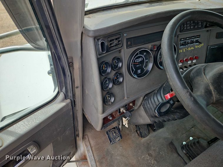 image for item EO7362 2007 Kenworth T300 utility / service truck