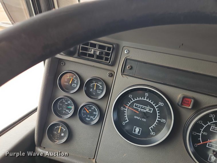 image for item EO7362 2007 Kenworth T300 utility / service truck