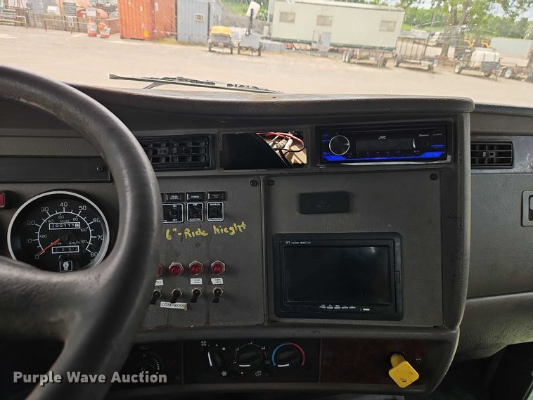 image for item EO7362 2007 Kenworth T300 utility / service truck