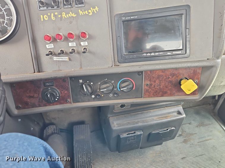 image for item EO7362 2007 Kenworth T300 utility / service truck