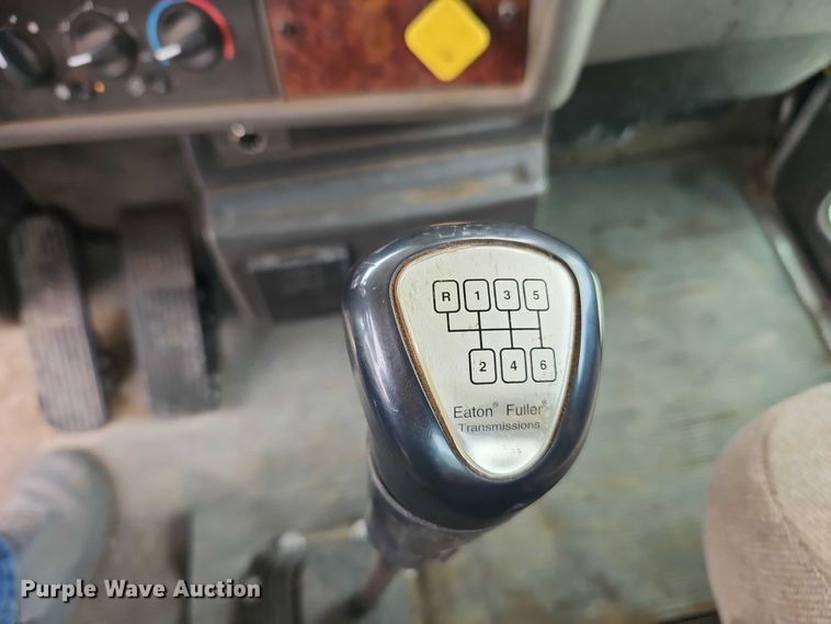 image for item EO7362 2007 Kenworth T300 utility / service truck