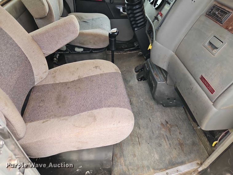 image for item EO7362 2007 Kenworth T300 utility / service truck