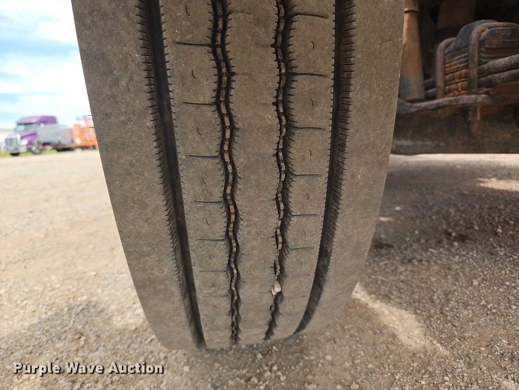 image for item EO7362 2007 Kenworth T300 utility / service truck