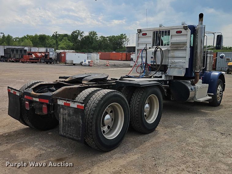 image for item EO7363 2013 Peterbilt 388 semi truck