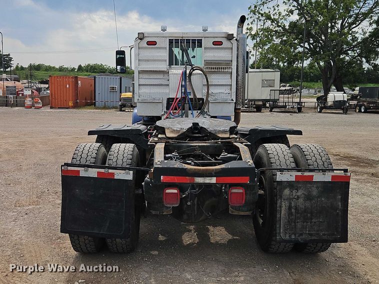 image for item EO7363 2013 Peterbilt 388 semi truck