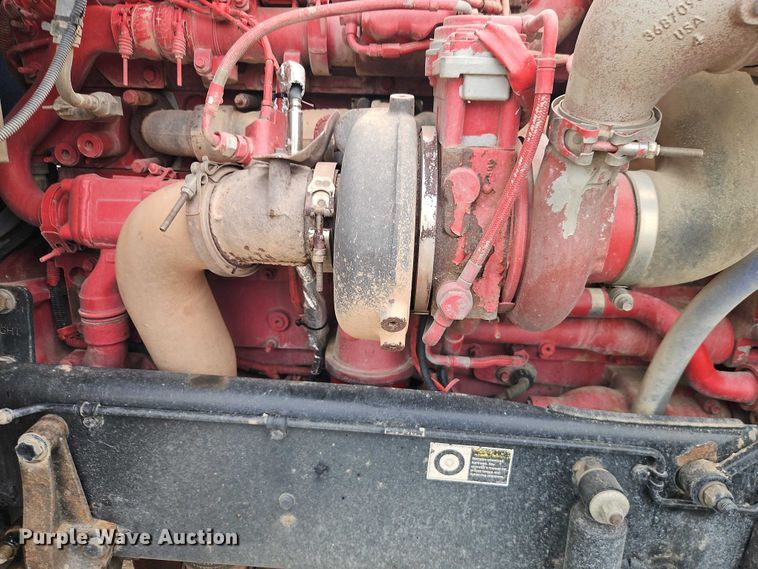 image for item EO7363 2013 Peterbilt 388 semi truck