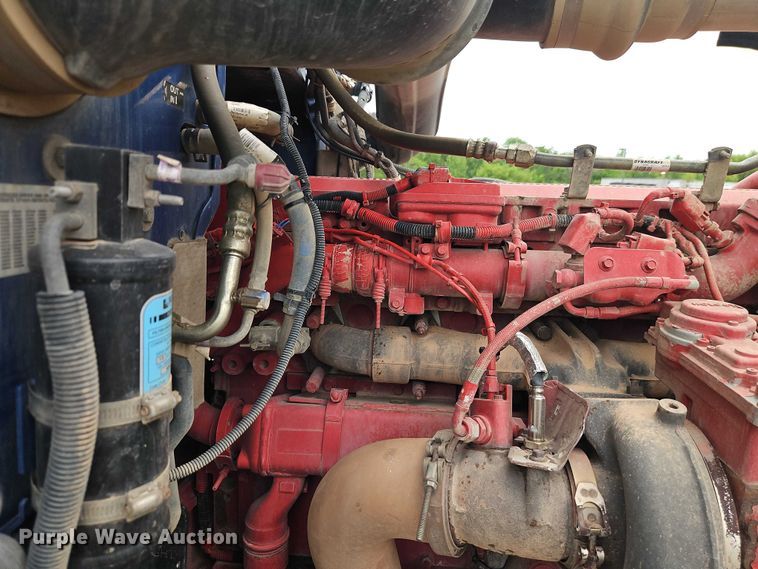 image for item EO7363 2013 Peterbilt 388 semi truck