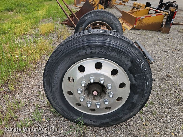 image for item EO7363 2013 Peterbilt 388 semi truck