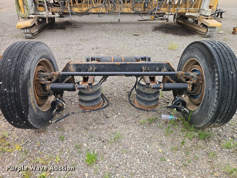 image for item EO7363 2013 Peterbilt 388 semi truck