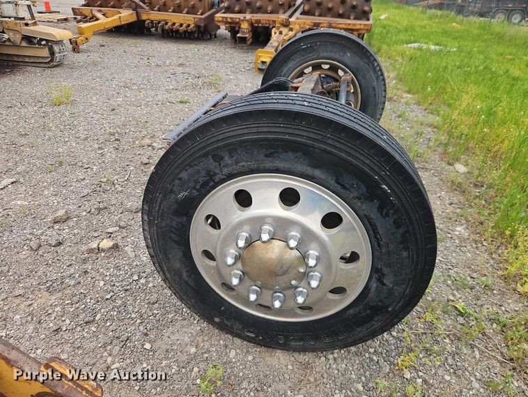 image for item EO7363 2013 Peterbilt 388 semi truck