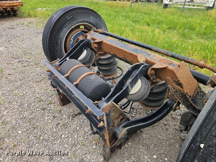 image for item EO7363 2013 Peterbilt 388 semi truck