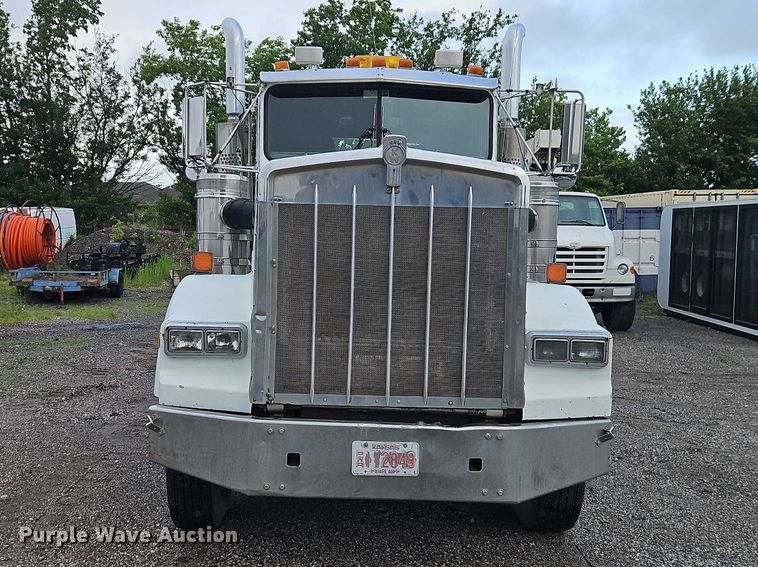 image for item EO7365 1998 Kenworth T800 semi truck