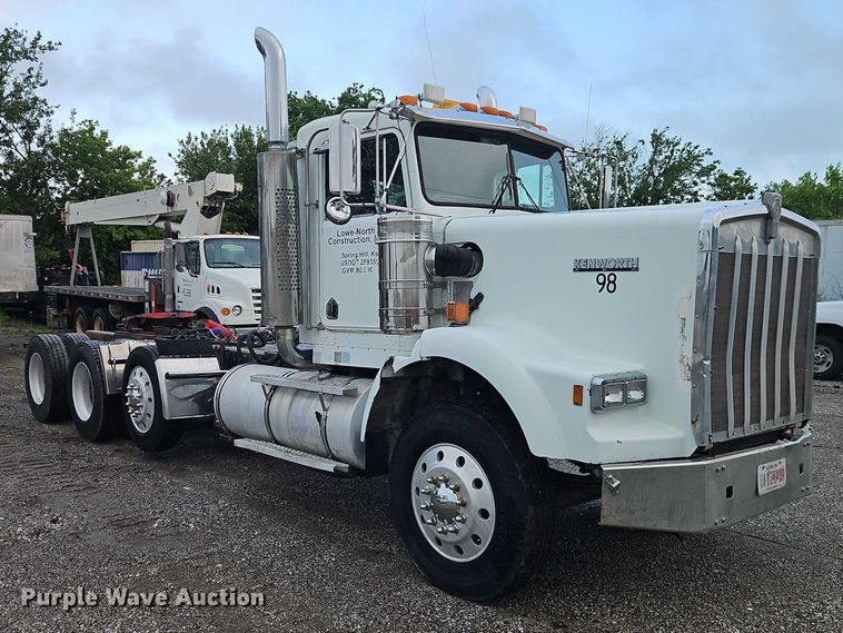 image for item EO7365 1998 Kenworth T800 semi truck