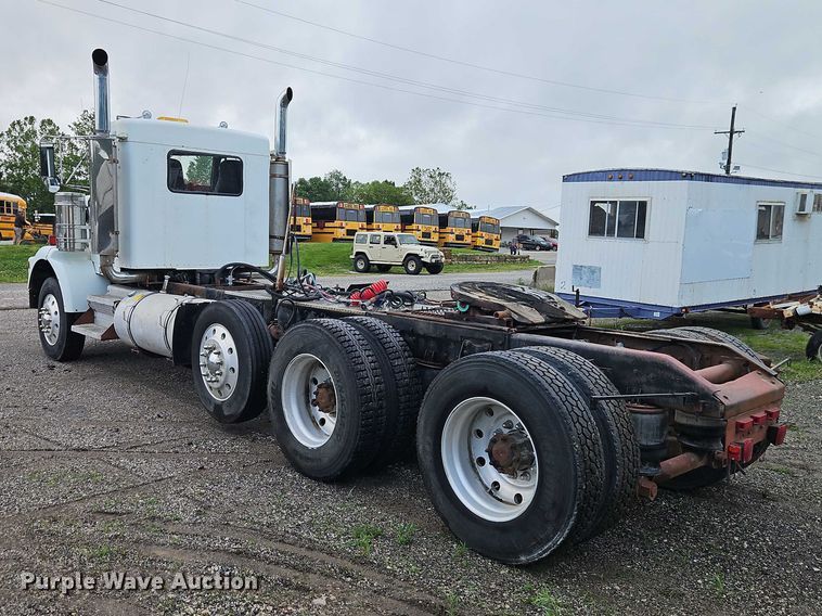 image for item EO7365 1998 Kenworth T800 semi truck