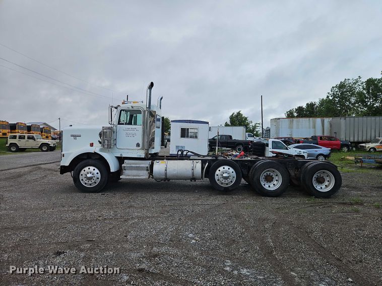 image for item EO7365 1998 Kenworth T800 semi truck