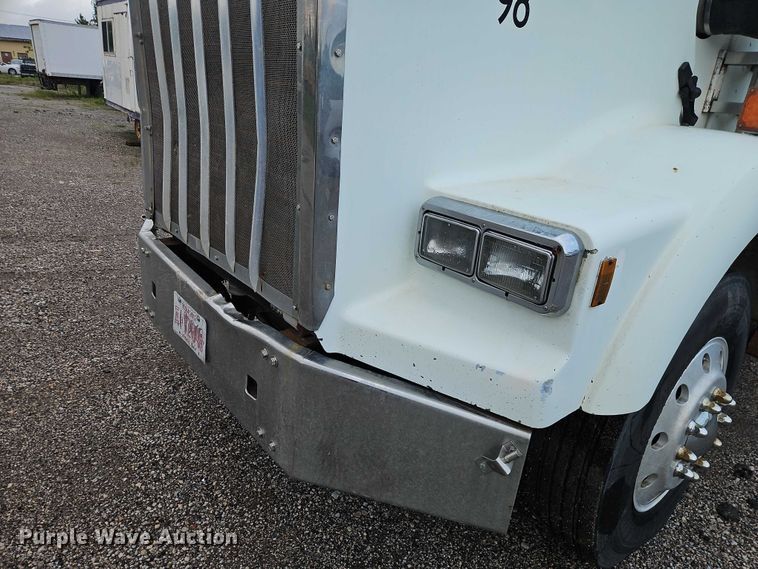 image for item EO7365 1998 Kenworth T800 semi truck