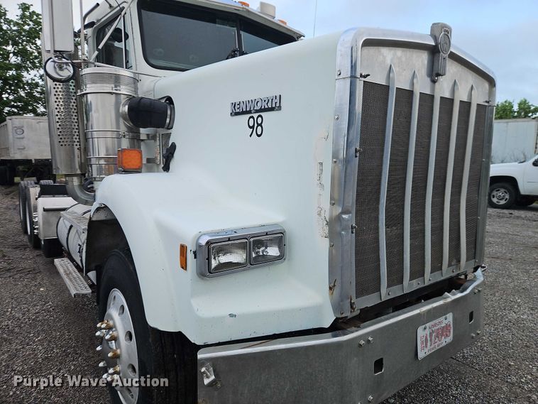 image for item EO7365 1998 Kenworth T800 semi truck