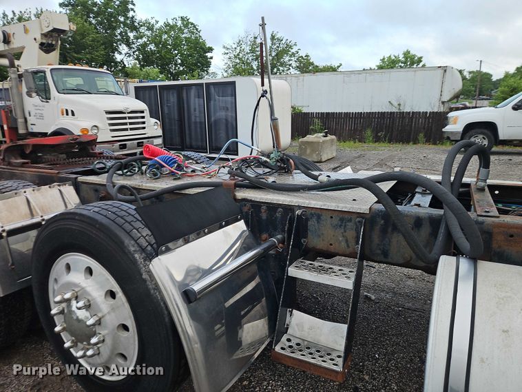 image for item EO7365 1998 Kenworth T800 semi truck